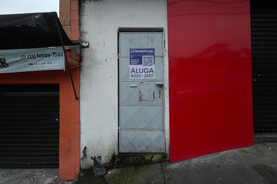 Fachada+Placa  de casa para alugar com 1 quarto, 42m² em Parque Boturussu, São Paulo