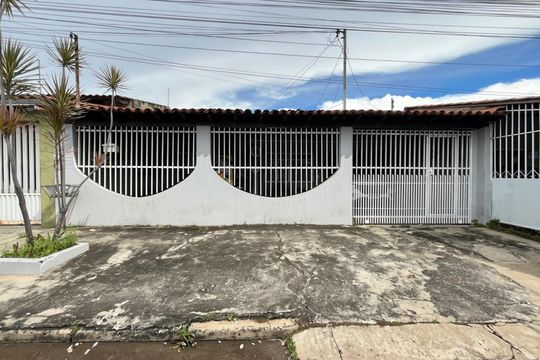 Casa à venda com 4 quartos, 250m² em Ceilândia, Brasília