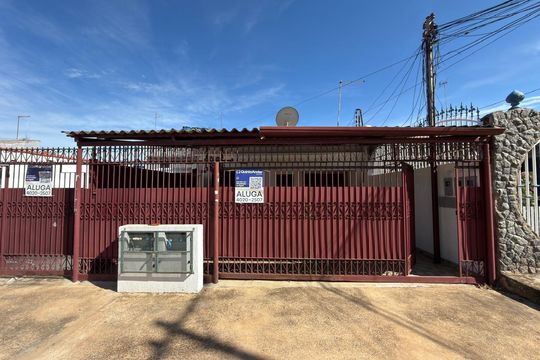 Casa para alugar com 3 quartos, 145m² em Qng 18, Brasília