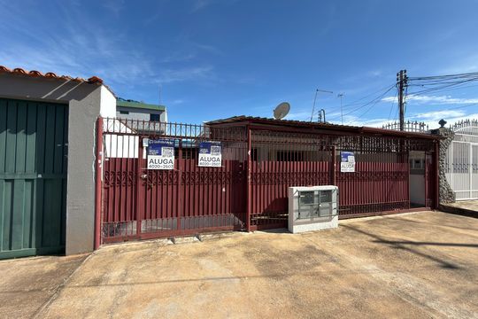 Casa para alugar com 1 quarto, 45m² em Qng 18, Brasília