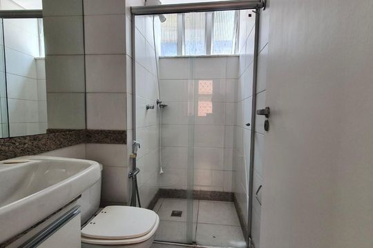 Banheiro 2 (suíte) de apartamento para alugar com 3 quartos, 144m² em Jardim Atlântico, Belo Horizonte