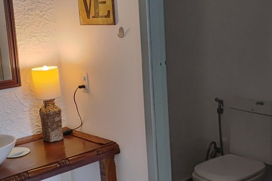 Banheiro de apartamento para alugar com 1 quarto, 31m² em Valparaíso, Petrópolis