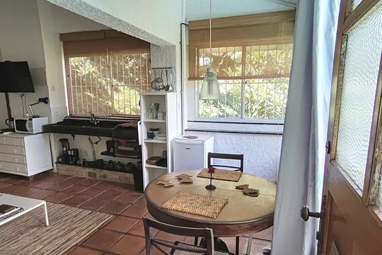 Cozinha de apartamento para alugar com 1 quarto, 31m² em Valparaíso, Petrópolis