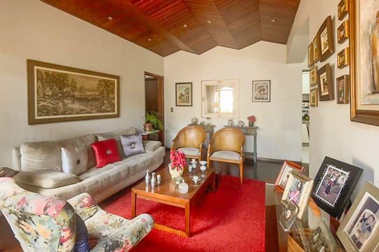 Casa à venda com 3 quartos, 204m² em Parque São Quirino, Campinas
