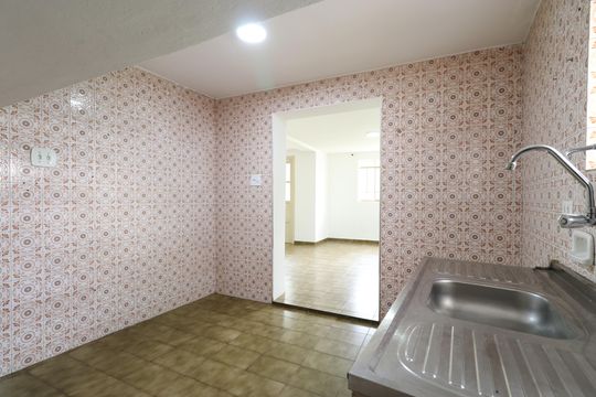 Cozinha  de casa para alugar com 1 quarto, 60m² em Vila Romana, São Paulo