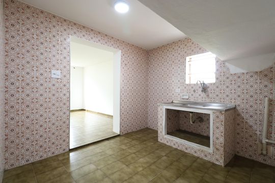 Cozinha  de casa para alugar com 1 quarto, 60m² em Vila Romana, São Paulo