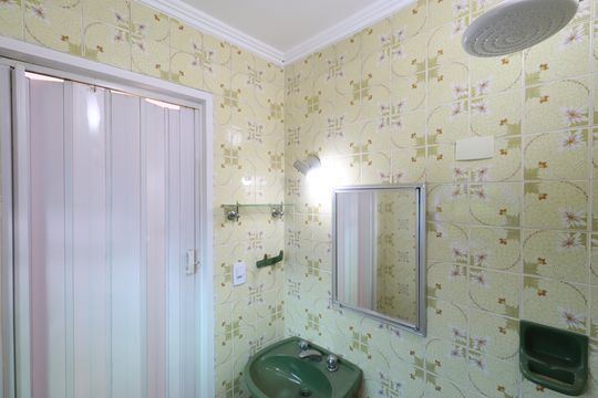 Banheiro  de casa para alugar com 1 quarto, 30m² em Vila Romana, São Paulo