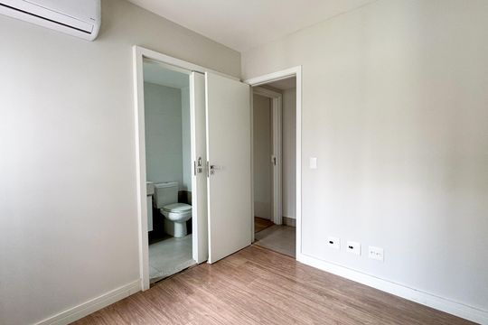 Suíte 2 de apartamento à venda com 2 quartos, 70m² em Funcionários, Belo Horizonte
