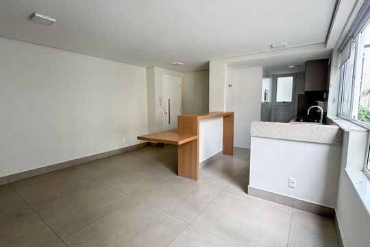 Sala de apartamento à venda com 2 quartos, 70m² em Funcionários, Belo Horizonte