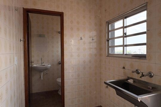 Área de Serviço de casa para alugar com 3 quartos, 125m² em Vila Cavaton, São Paulo