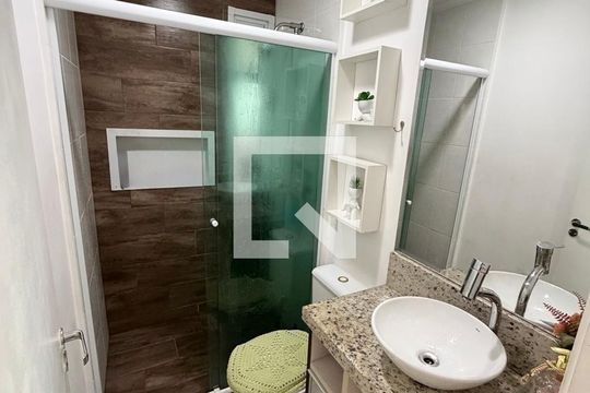 Banheiro de apartamento à venda com 3 quartos, 67m² em Vila Curuçá, Santo André