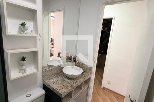 Banheiro de apartamento à venda com 3 quartos, 67m² em Vila Curuçá, Santo André