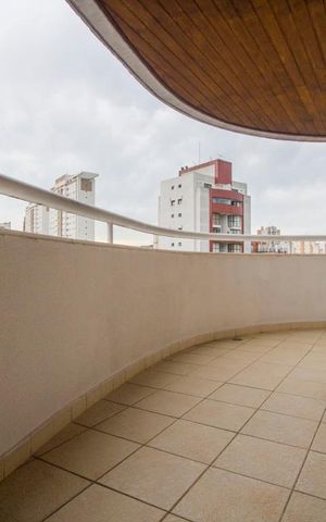 Apartamento para alugar com 130m², 2 quartos e 2 vagas Apartamento para alugar com 130m², 2 quartos e 2 vagasVaranda