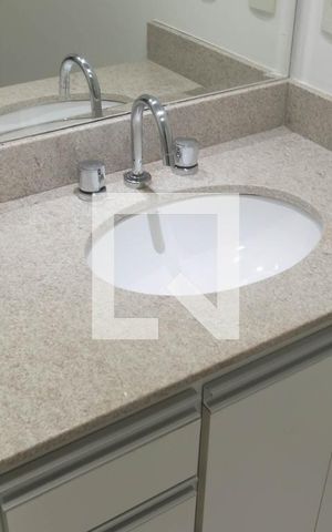 Apartamento para alugar com 62m², 2 quartos e 1 vaga Apartamento para alugar com 62m², 2 quartos e 1 vagaBanheiro da Suíte