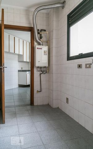 Apartamento para alugar com 136m², 3 quartos e 2 vagas Apartamento para alugar com 136m², 3 quartos e 2 vagasÁrea de serviço