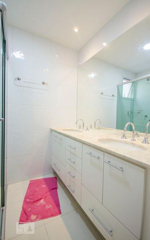 Apartamento à venda com 85m², 3 quartos e 2 vagas Apartamento à venda com 85m², 3 quartos e 2 vagasBanheiro da Suite