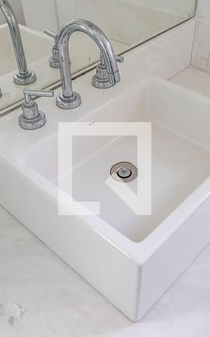 Apartamento para alugar com 136m², 3 quartos e 1 vaga Apartamento para alugar com 136m², 3 quartos e 1 vagaSuíte - Banheiro