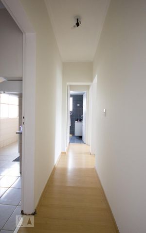 Apartamento à venda com 64m², 2 quartos e 1 vaga Apartamento à venda com 64m², 2 quartos e 1 vagaCorredor para os quartos e cozinha