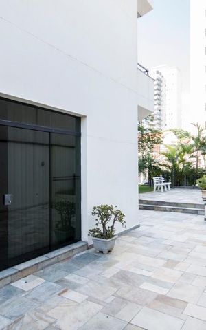 Apartamento à venda com 179m², 4 quartos e 2 vagas Apartamento à venda com 179m², 4 quartos e 2 vagasÁrea Externa