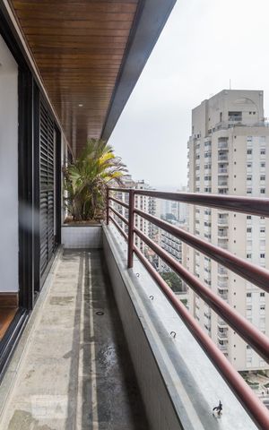 Apartamento à venda com 250m², 3 quartos e 3 vagas Apartamento à venda com 250m², 3 quartos e 3 vagasVaranda da Suite 2