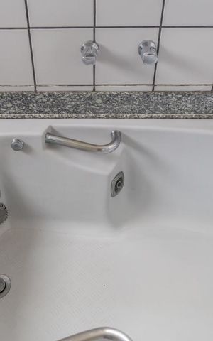 Apartamento à venda com 250m², 3 quartos e 3 vagas Apartamento à venda com 250m², 3 quartos e 3 vagasBanheiro da Suite 2 (hidromassagem)