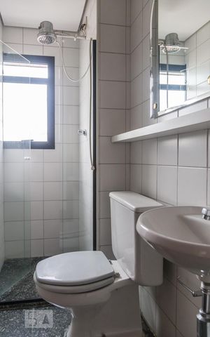 Apartamento à venda com 250m², 3 quartos e 3 vagas Apartamento à venda com 250m², 3 quartos e 3 vagasBanheiro de serviço