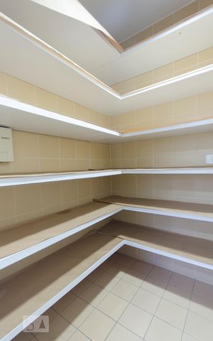 Apartamento à venda com 387m², 4 quartos e 4 vagasDespensa Cozinha