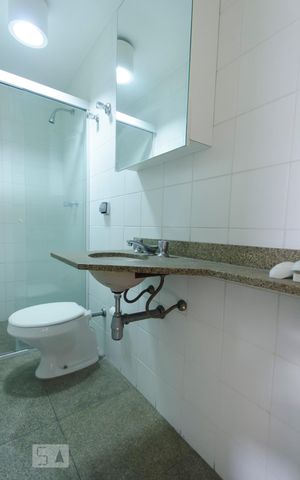 Apartamento à venda com 387m², 4 quartos e 4 vagasBanheiro de serviço