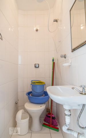 Apartamento à venda com 92m², 2 quartos e 1 vaga Apartamento à venda com 92m², 2 quartos e 1 vagaBanheiro de Serviço