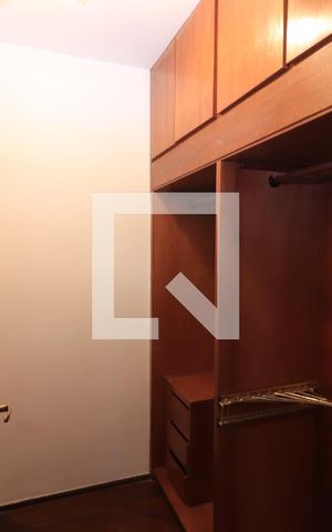 Apartamento para alugar com 216m², 4 quartos e 5 vagasCloset