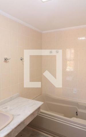 Apartamento para alugar com 216m², 4 quartos e 5 vagasBanheiro da Suíte