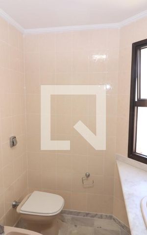 Apartamento para alugar com 216m², 4 quartos e 5 vagasBanheiro da Suíte