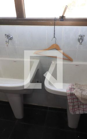 Apartamento para alugar com 216m², 4 quartos e 5 vagasÁrea de Serviço