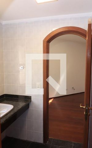 Apartamento para alugar com 216m², 4 quartos e 5 vagasBanheiro da Suíte 2