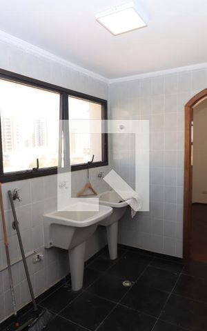 Apartamento para alugar com 216m², 4 quartos e 5 vagasÁrea de Serviço