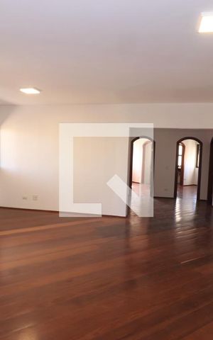 Apartamento para alugar com 216m², 4 quartos e 5 vagasSala