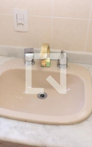 Apartamento para alugar com 216m², 4 quartos e 5 vagasBanheiro da Suíte