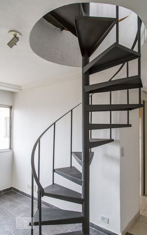 Apartamento à venda com 90m², 3 quartos e 1 vagaEscada para segundo andar