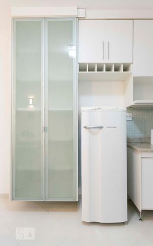 Apartamento à venda com 107m², 2 quartos e 1 vagaCozinha (Geladeira e armários)