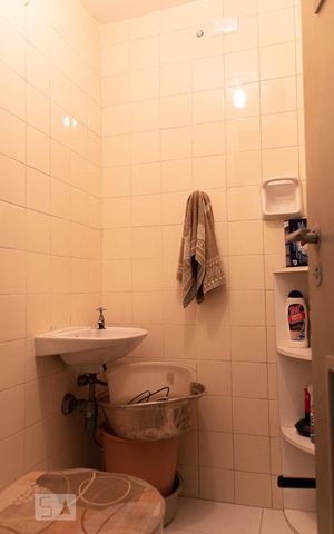Apartamento à venda com 74m², 2 quartos e 1 vaga Apartamento à venda com 74m², 2 quartos e 1 vagaBanheiro de serviço