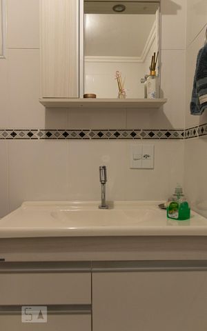 Apartamento à venda com 74m², 2 quartos e 1 vaga Apartamento à venda com 74m², 2 quartos e 1 vagaBanheiro