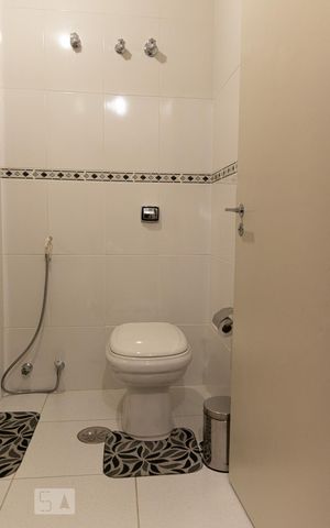 Apartamento à venda com 74m², 2 quartos e 1 vaga Apartamento à venda com 74m², 2 quartos e 1 vagaBanheiro