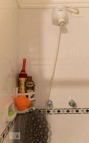 Apartamento à venda com 74m², 2 quartos e 1 vaga Apartamento à venda com 74m², 2 quartos e 1 vagaBanheiro