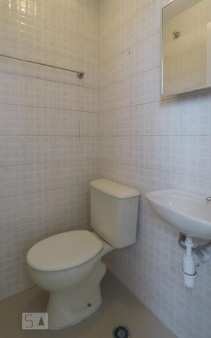 Apartamento para alugar com 94m², 3 quartos e 2 vagasBanheiro de Serviço