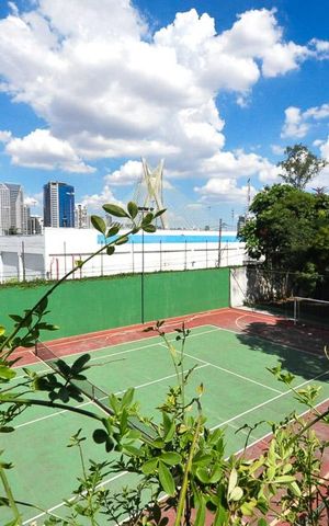 Apartamento à venda com 211m², 3 quartos e 4 vagasquadra
