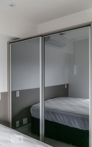 Studio à venda com 30m², 1 quarto e 1 vaga Studio à venda com 30m², 1 quarto e 1 vagaArmário espelhado