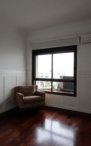 Apartamento à venda com 245m², 4 quartos e 4 vagas Apartamento à venda com 245m², 4 quartos e 4 vagassuite 2