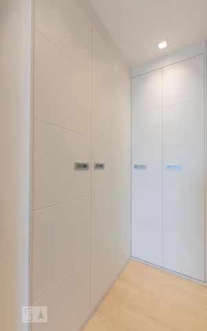 Apartamento para alugar com 165m², 3 quartos e 3 vagas Apartamento para alugar com 165m², 3 quartos e 3 vagasCloset da suíte 2