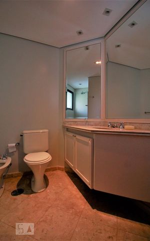 Apartamento à venda com 300m², 4 quartos e 4 vagasBanheiro da suíte 2