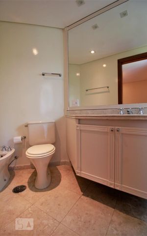 Apartamento à venda com 300m², 4 quartos e 4 vagasBanheiro da suíte 1